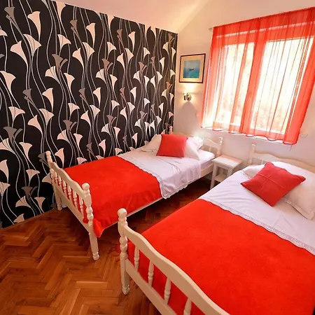 Mt Villa